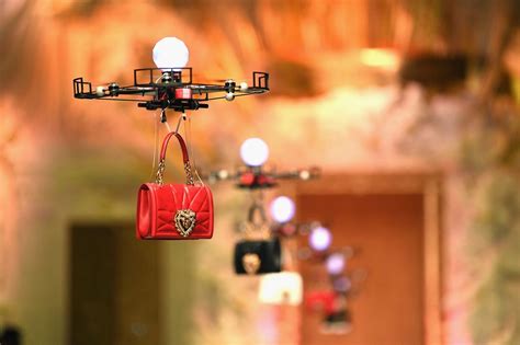 dolce gabbana desfile drones|Dolce & Gabbana drones fly the catwalk at Milan .